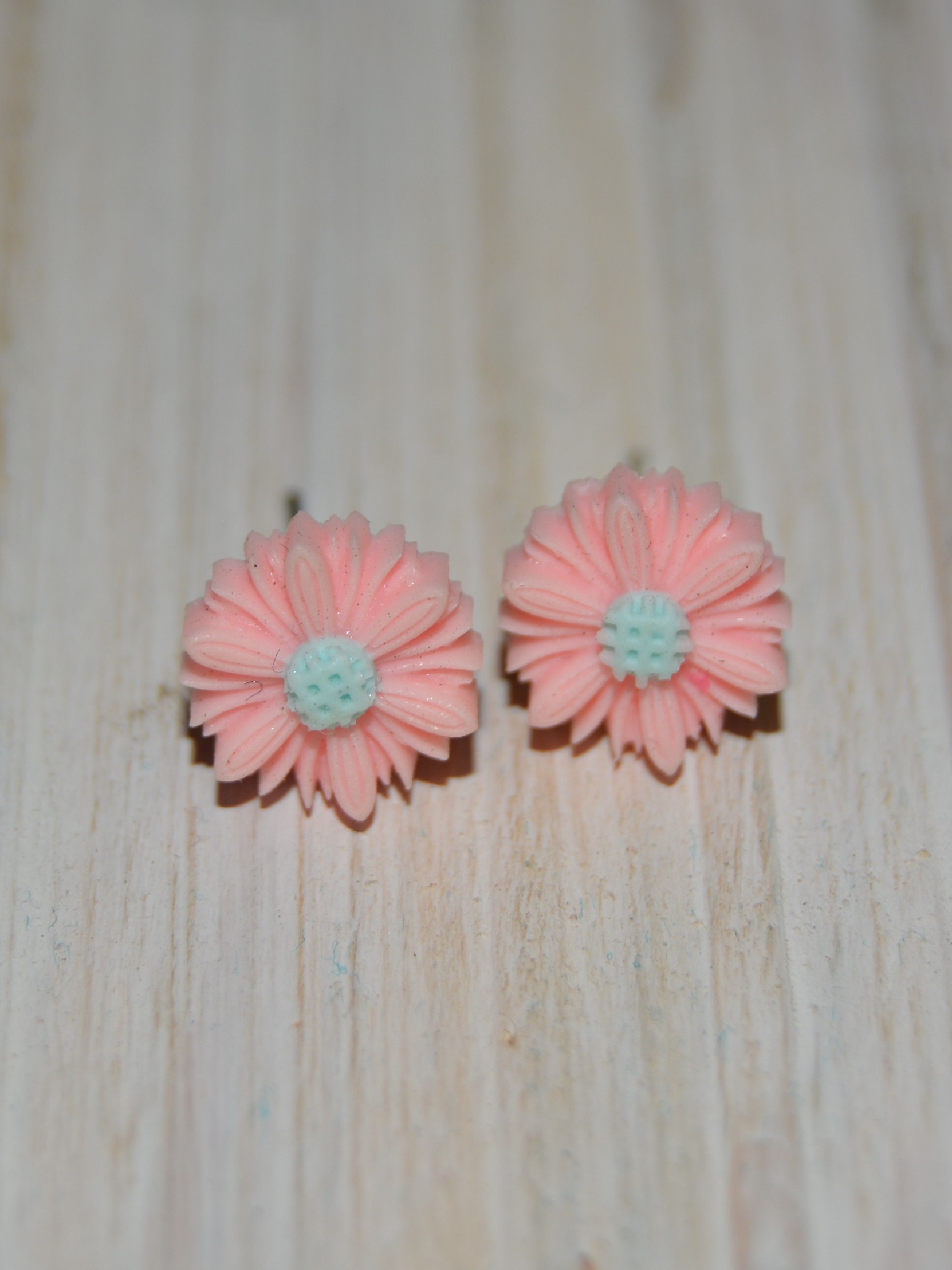 Light Pink Daisy Platic Earrings Krazy Krale